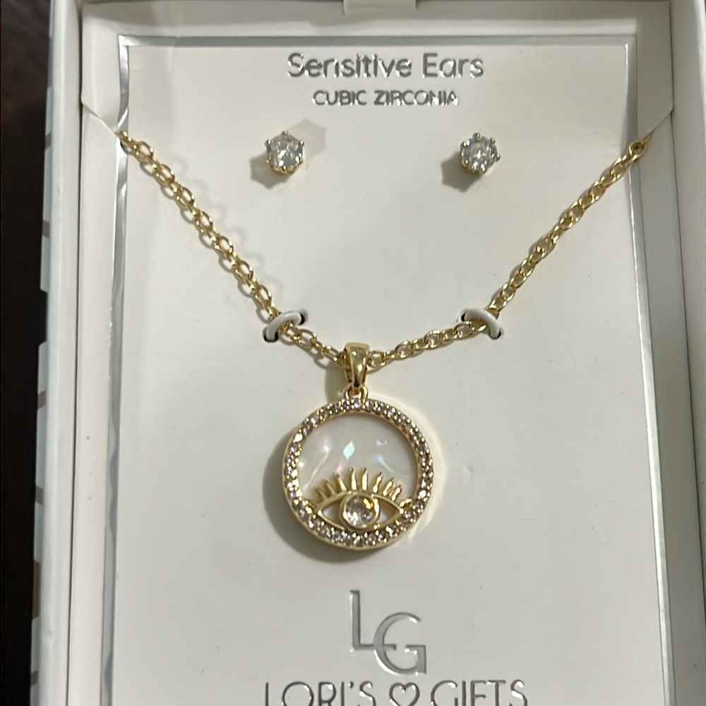3/$18 Lori’s Gifts Beautiful Eye Necklace and Earrings Set - New - Lot 447